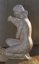 Skulptur aus frostbeständigem hellem Marmor aus Österreich - in Eigenproduktion hergestellt von Steinmetz Meister Brugger Karl-Heinz - Massivstein.at in Lustenau Vorarlberg West-Österreich